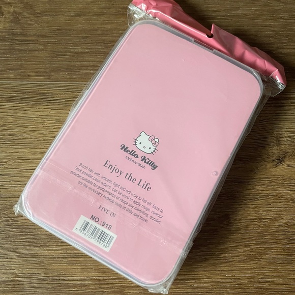 Only 1 Left! HELLO KITTY-NWT Make-Up Brush Set - Picture 2 of 9